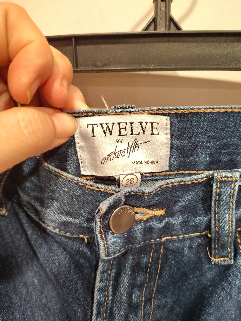 Twelve By On Twelfth Women's Cut Off Dark Jean Denim Shorts Sz 28 Casual Summer - Picture 3 of 7